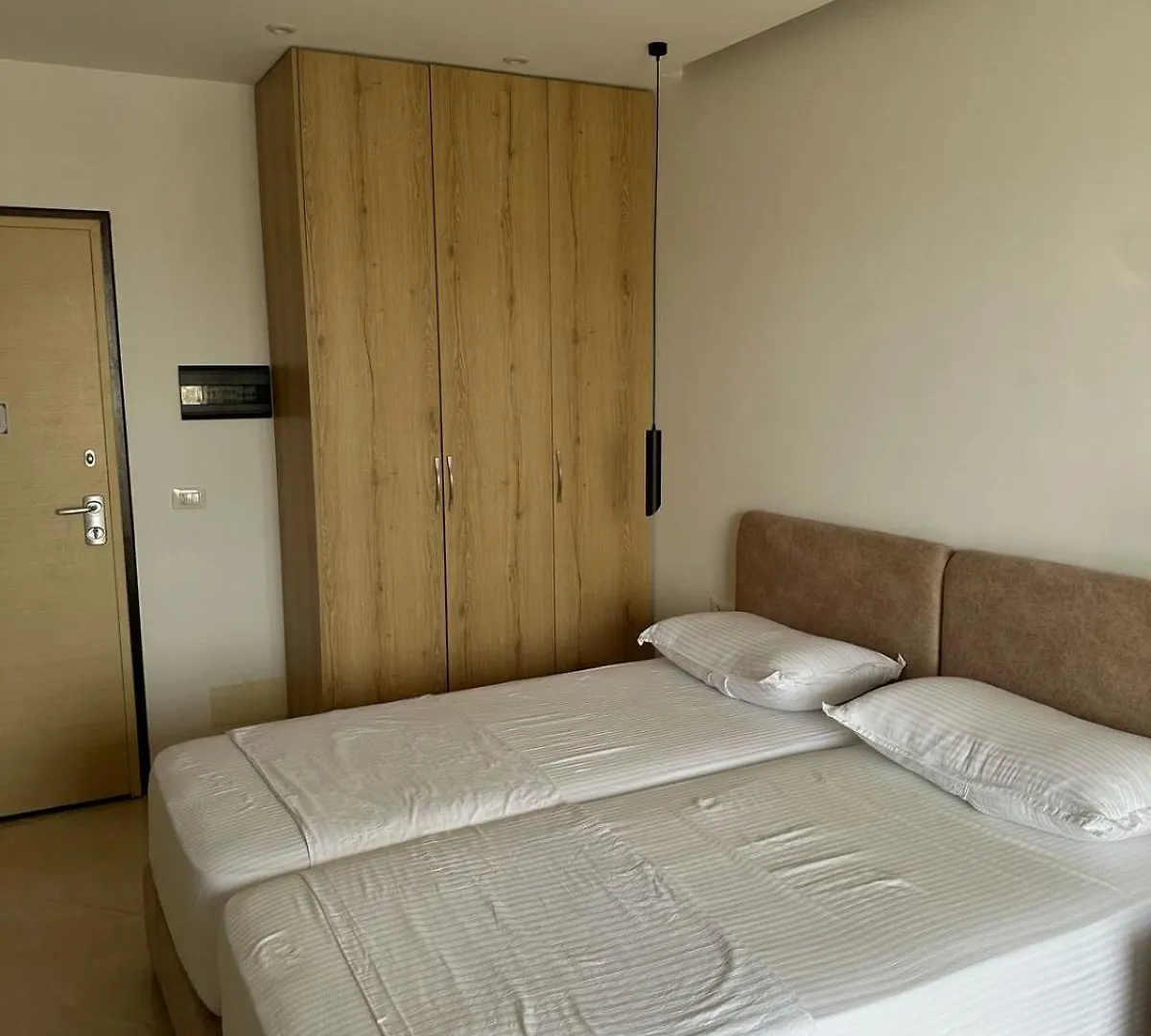 First Row Beach Apartament Vlore